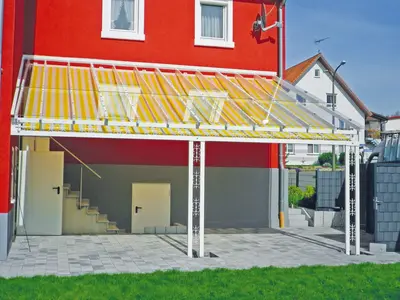 Ausgeführte mm Überdachung